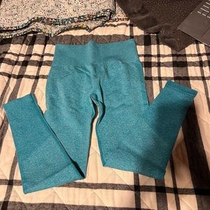 blue “butt scrunch” leggings